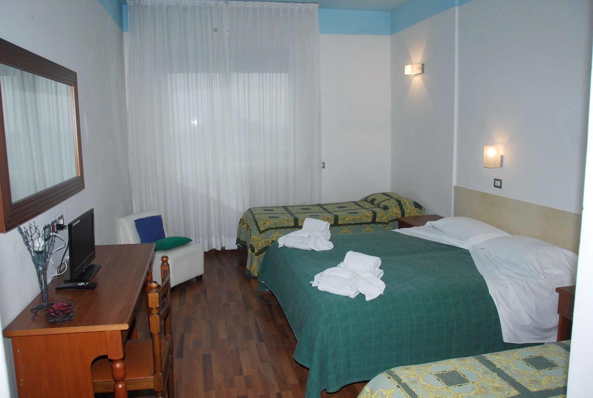 Hotel Golden Rimini Exteriör bild