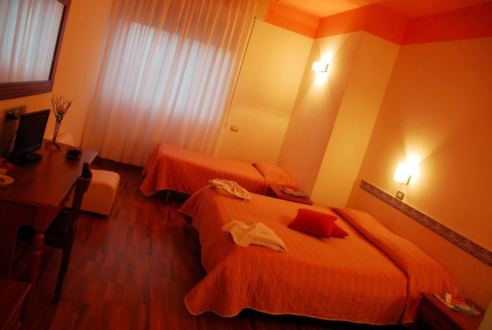 Hotel Golden Rimini Exteriör bild
